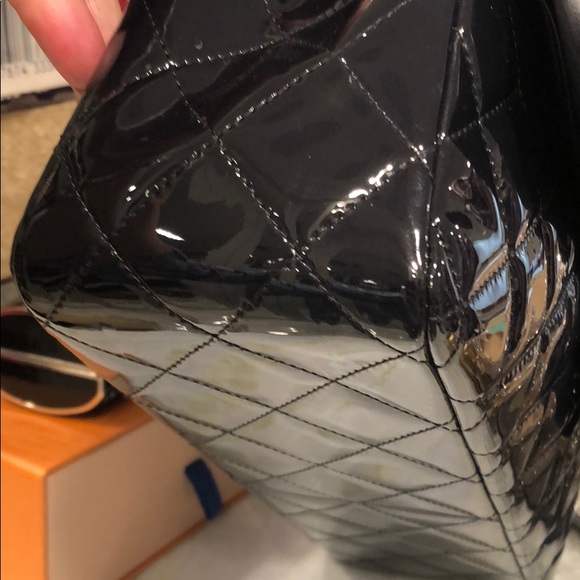 2017 Navy Patent Chanel Jumbo - Picture 2 of 6